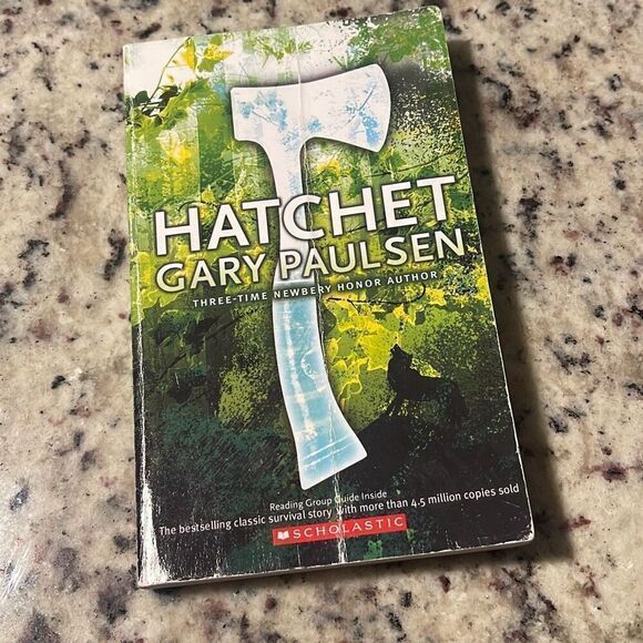 Hatchet By Gary Paulsen Three‎ Time Newbery Honor Author - Picture 1 of 3
